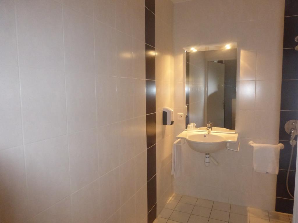 La Godiniere Hotel Шоле Екстериор снимка